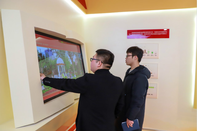 我校师生代表走进太原市庆祝改革开放40周年成就展 穿越历史光影感知“时代印记”