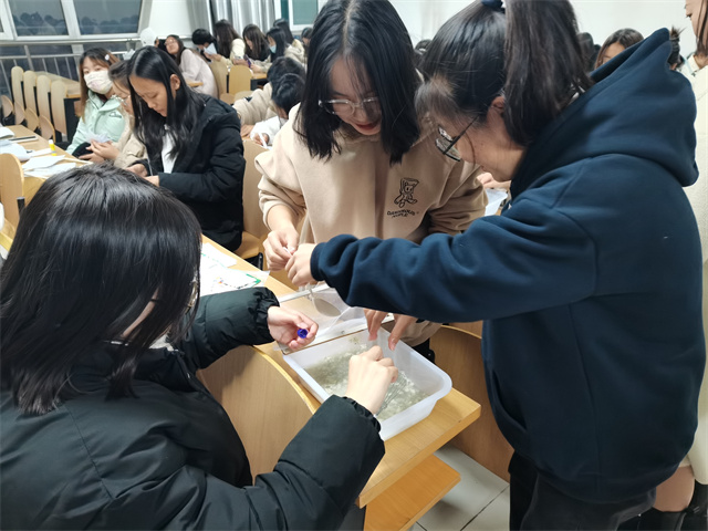 “纸”愿与你共环保——淬炼·国际商学院绿色守望专项志愿者服务队11月活动
