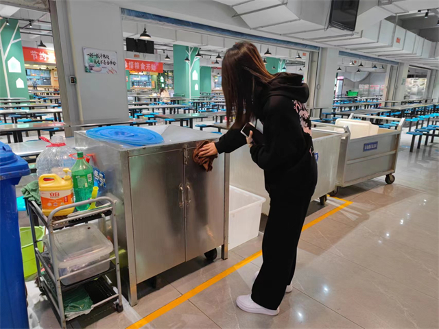 万家团圆迎中秋 四海欢腾庆国庆——商务英语学院十月完满团支部活动集锦