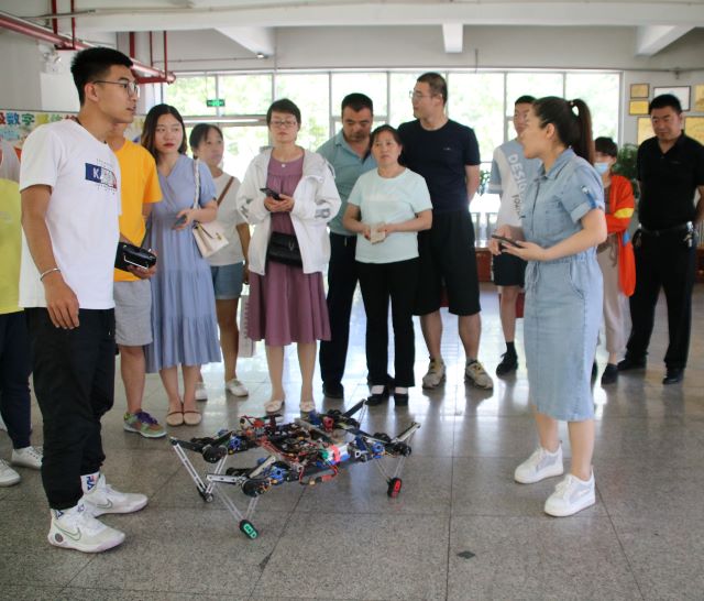 家校共建 携手共行——智能工程学院“家长开放日”活动搭建家长与孩子之间的桥梁