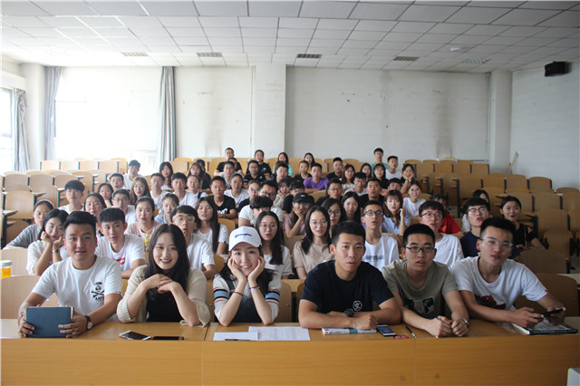 传承和弘扬  我们在路上——淬炼商学院召开2017—2018学年第二学期第四期学生会干部培训大会