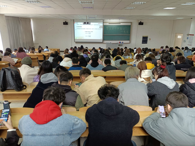 【辅导员说完满】毕业的十字路口—考公——淬炼商学院2018级“辅导员说完满”专题活动