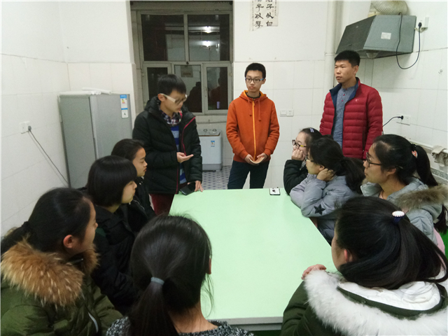 冬日右岸温情相伴 携手共创温馨宿舍——远景学院2017级举办宿舍长座谈会