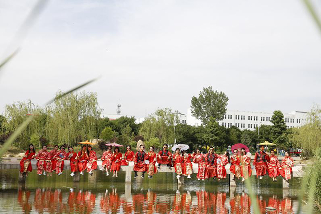 【完满班级】这一年 我无比怀念那年——艺术传媒学院 2014级视觉、产品、服装专业创意毕业照完满班级活动