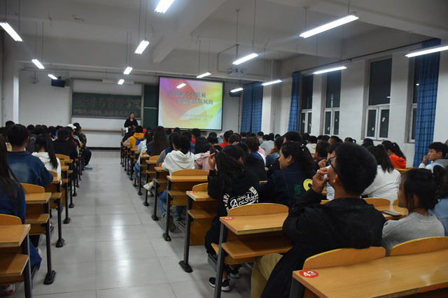 学长计划第559期:走好成长的每一步 做夜空中最亮的星——经济与管理学院开展学长计划第六期第二讲