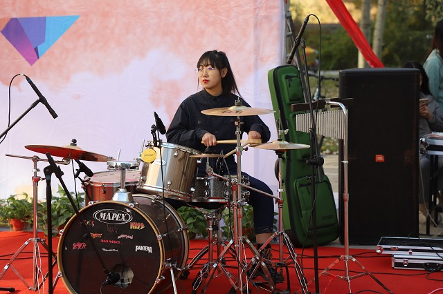 分享“馨”感受 体验“新”精彩——青藤书院举办“2020级新生入院仪式暨恒心阳台音乐会”