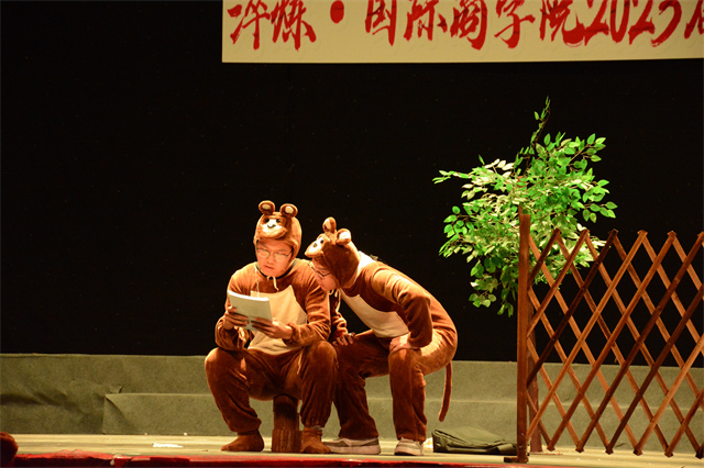 不说再见 “我”与淬炼“嗨”回忆——淬炼·国际商学院2023届“回眸·思念·启航”毕业晚会