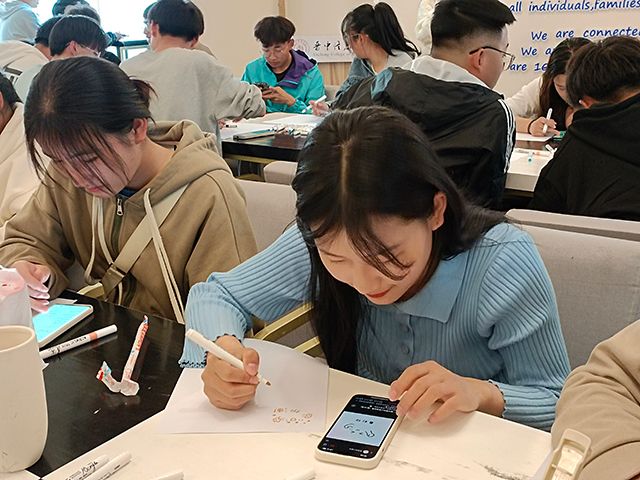 趣涂鸦 嗨起来——艺术传媒学院“涂鸦理想国之涂鸦派对”活动