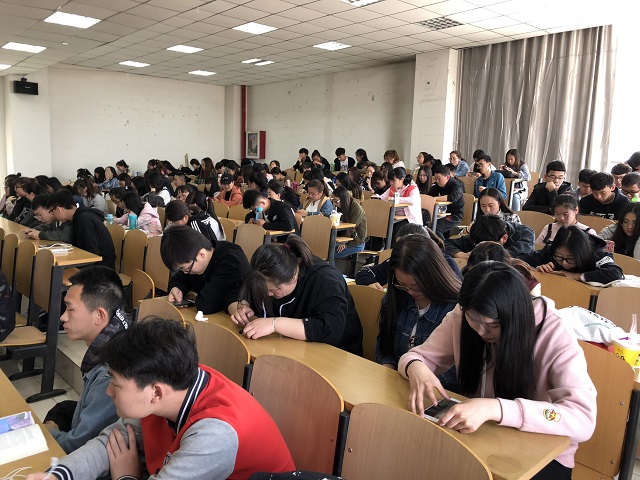 【辅导员说完满】“佛系”变“堕系” 百害无一利——环科系2016级食品、食安、土管专业年级会