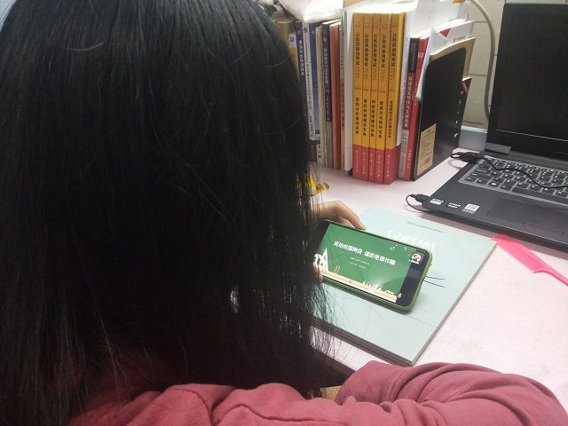 【辅导员说完满】明辨网络诈骗 树立良好消费观念——食品与环境学院2017级辅导员说完满活动