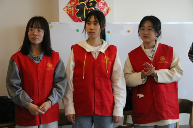 缤纷五月 爱在心中——商务英语学院孟母园系列活动