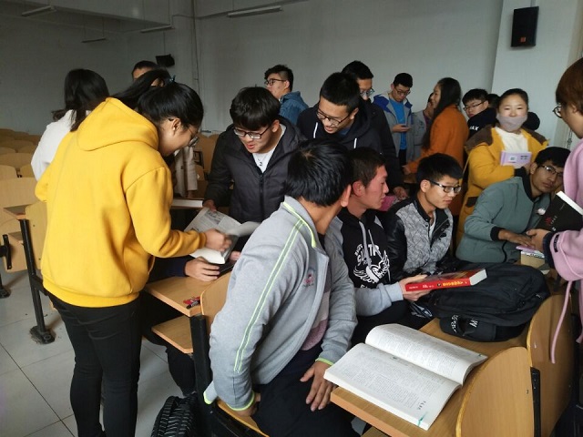 【完满班级】“侣书易友”用爱心充填心灵——环科系环科1701班、资环1701班举办完满班级活动