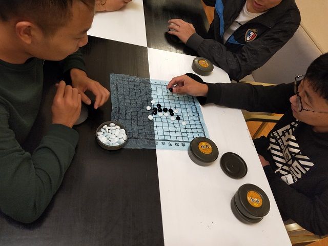 【完满班级】“思辨箕城 桌游之夜”五子棋趣味赛——艺术传媒学院产品1601完满班级活动