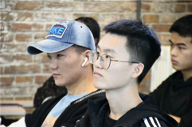 在与众不同的大学成为可能的自己——远景学院举办“乘风破浪的少年 团队凝聚力建设”主题活动