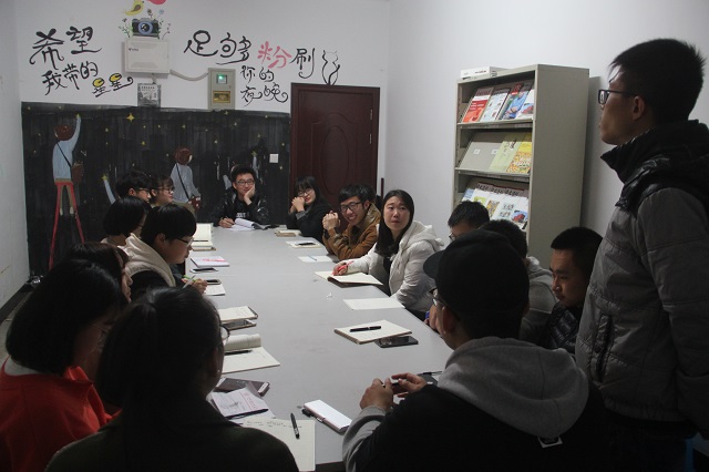 【辅导员说完满】笔尖挥斥方遒 光影勾勒蓝图——记远景学院辅导员说完满