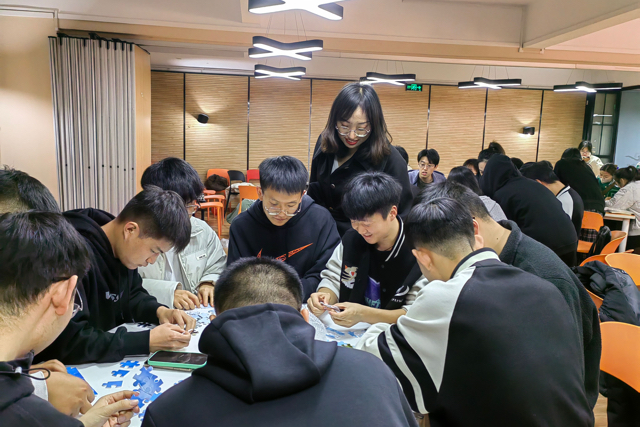 心中母校情 手中校园景 憧憬留学梦——淬炼·国际商学院FOM项目开展拼图大赛