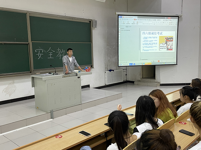 【辅导员说完满】奋勇拼搏 备战考研——艺术传媒学院2018级辅导员说完满活动