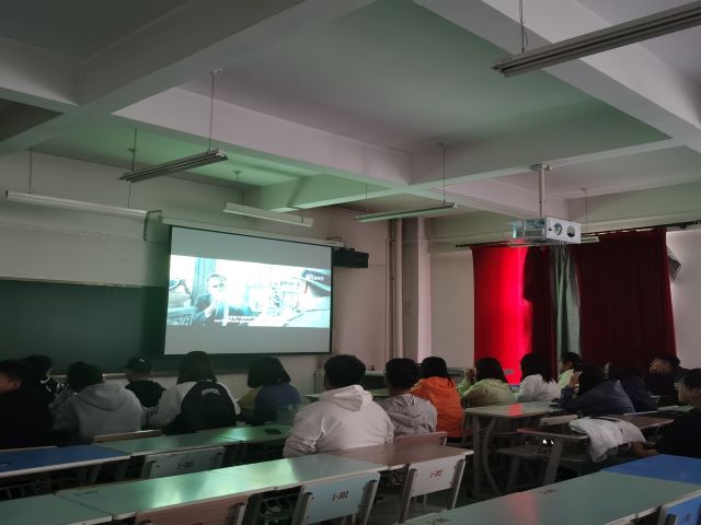 【完满班级】传承红色基因 铭记抗战历史——艺术传媒学院动画2002班公益观影活动