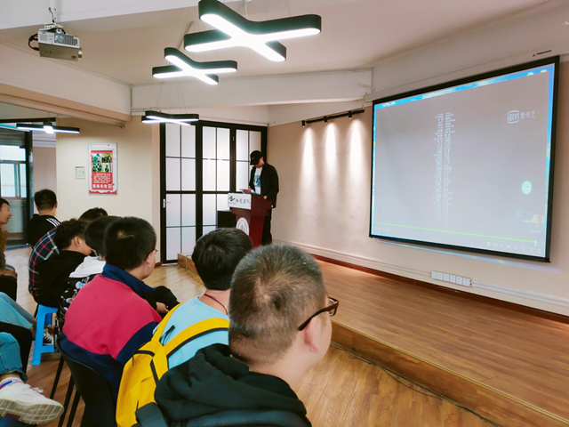 【完满班级】树时代新风 扬爱国情怀——软件1801班举办爱国教育主题完满班级活动