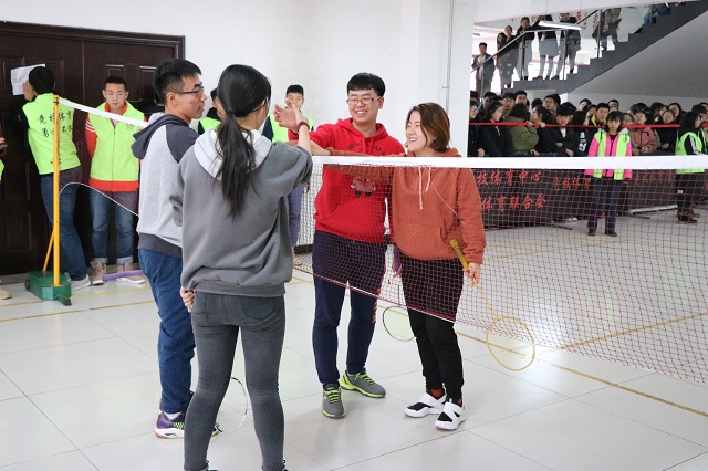 白羽飞箭赶东风 健影飞奔逞英雄——第六届“至强杯”羽毛球联赛圆满落幕