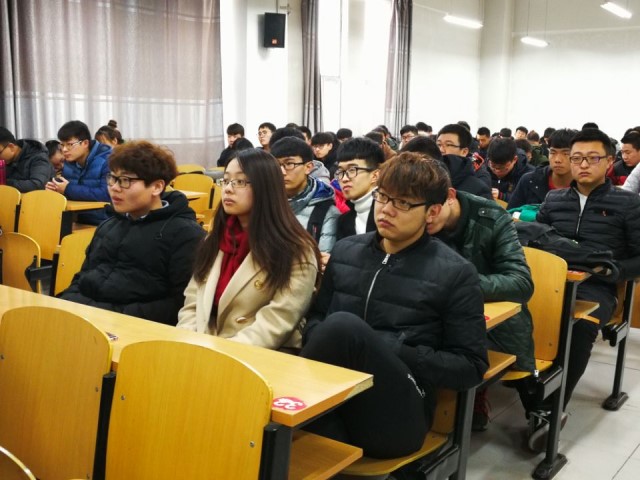 【辅导员说完满】在思考中总结 在总结中蜕变——信息工程系开展“辅导员说完满”