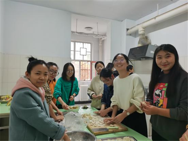 暖冬齐聚首 师生享佳肴——记远景学院师生共膳活动