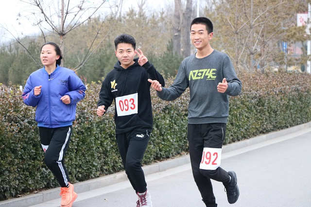 我欲乘风追寒流 挥汗吐息争魁首——第四届“阳光杯”冬季长跑大赛