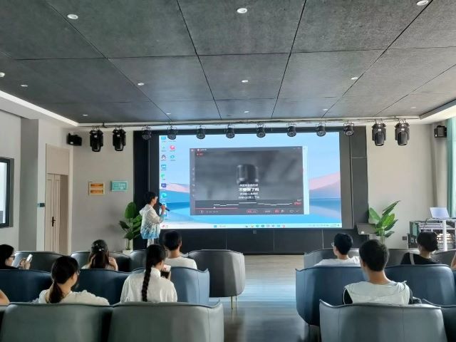 吟诗听风雅 词韵染人间——大数据学院、信息工程学院“青未了”系列主题歌舞会第二十期