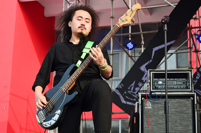 【音乐节·太行】管弦中的酣畅淋漓 青春里的专注无悔——“2017 无边”第五届校园摇滚音乐节