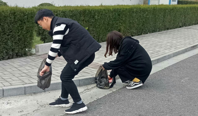 百名学子用公益元素助力箕城汇跑——箕城汇跑校园花式迷你马拉松之plogging