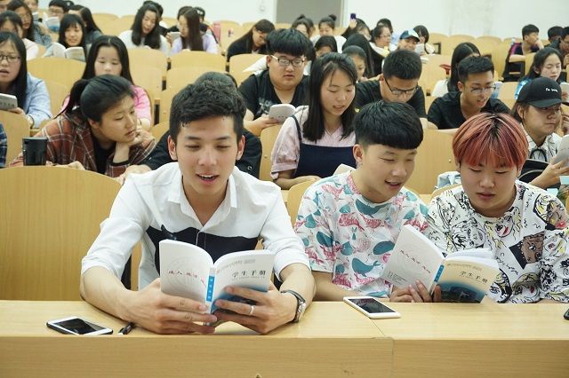 以经验反躬自省  用改变迎接未来——食品与环境学院“脚踏实地 悟思致远”主题年级会