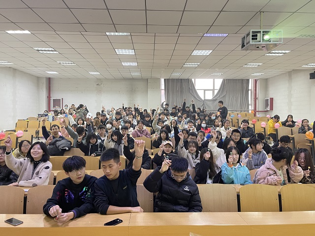 【辅导员说完满】闲来无用 “换”然一新——经济与管理学院开展“以物易物，以物会友，以旧成新”主题年级会