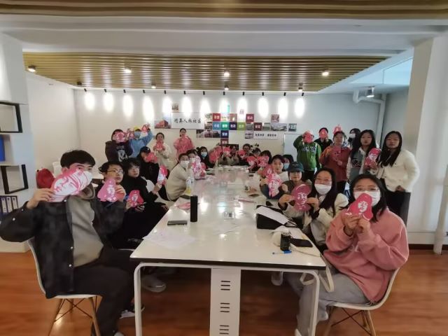【完满团支部】传承雷锋精神 弘扬榜样力量——商务英语学院英语2003班完满团支部活动