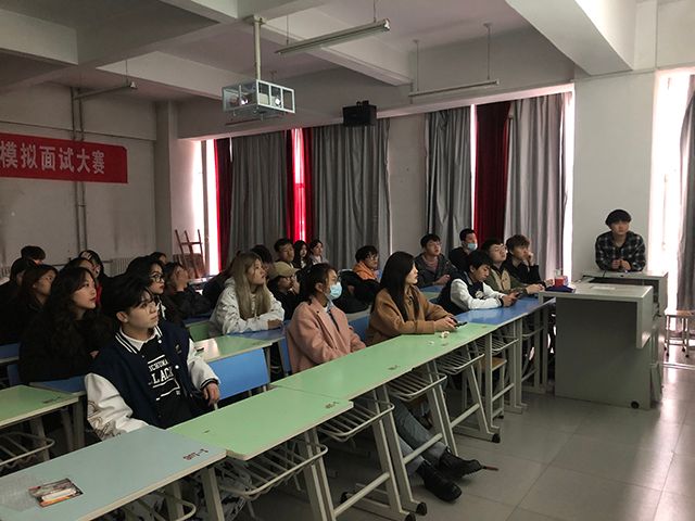 【完满班级】学雷锋精神 扬青春风采——艺术传媒学院视觉2001班学习雷锋志愿活动