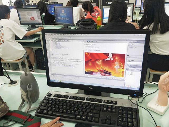 【完满班级】“吹响奋斗号角  做新一代好青年”——艺术传媒学院视觉1601班“大好河山，任君阅”爱国主题网页设计大赛