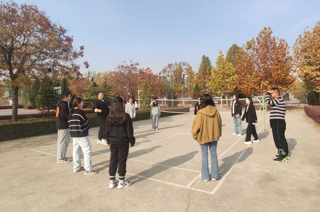 “破冰”趣味体育小游戏——大数据学院、信息工程学院数字2204班完满班级活动