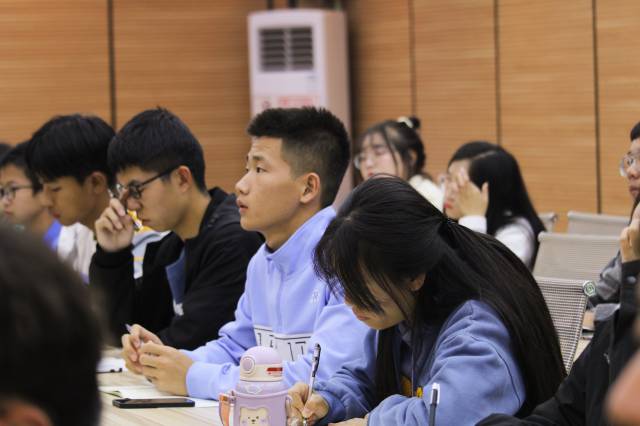 经济与管理学院开展“学生干部的基本素质,你具备了吗”锐士营成长计划第一课