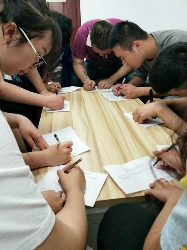 【完满班级】公益浪漫 纸短情长 多彩募捐——艺术传媒学院视觉1601、1602班举办公益募捐完满班级活动