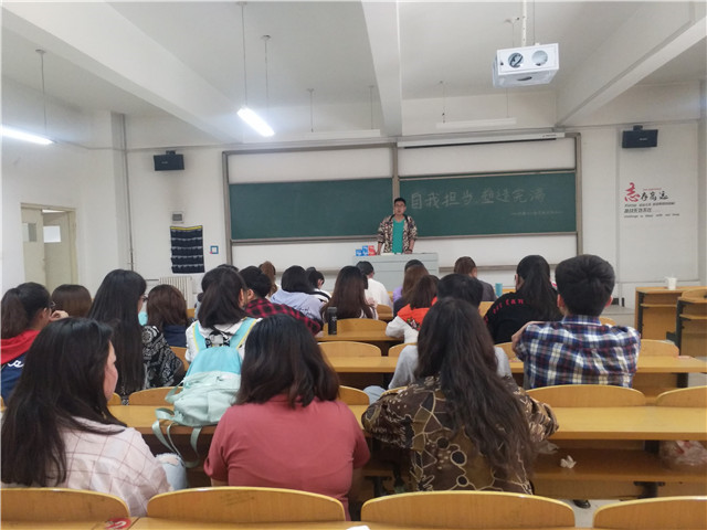 【完满班级】妈妈 我还能拿什么来歌颂你——淬炼商学院五月完满班级主题活动（二十二）