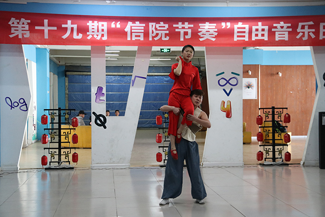 自由才是年轻的模样