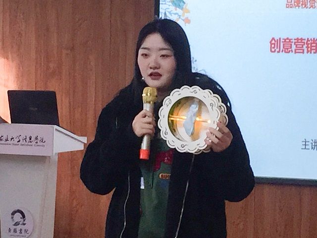 【完满班级】五彩缤纷 溢彩飞扬——环设1804班创意灯饰作品展