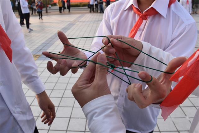 号外号外!少先队员空降信院——第61期周末文化广场暨“我们是共产主义接班人”信工系忆经典