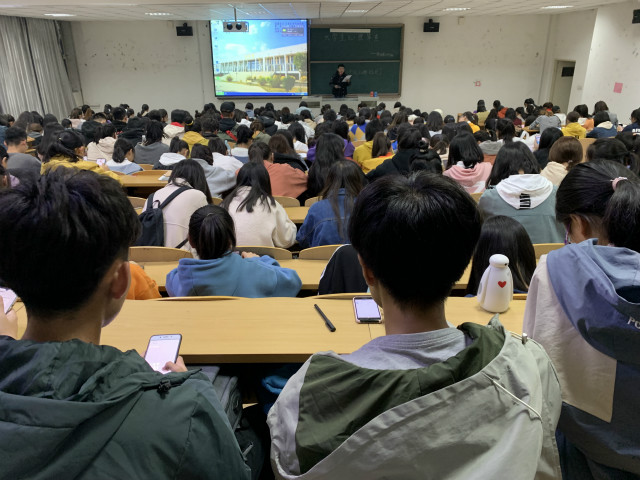 【辅导员说完满】题诗寄汝非无意 莫负青春取自惭——外语系2019级辅导员说完满