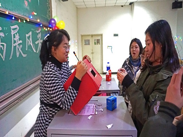 【辅导员说完满】辞旧迎新创佳绩 完满路上增动力——食品与环境学院2017级辅导员说完满活动