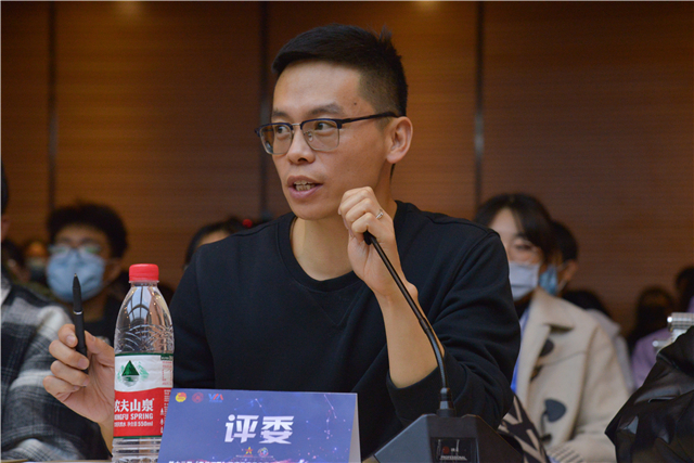 【青马工程】12名骨干班学员化身超级演说家 讲述不凡的2020——第十二期“青马工程”完满教育学生骨干培养计划知行班 系列活动“正能量青春”超级演说家大赛圆满结束