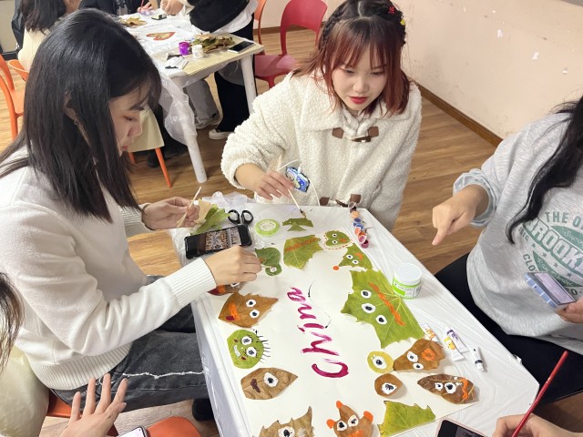 【完满团支部】以笔尖绘经典 以秋叶寄祝福——淬炼·国际商学院财务2102班完满团支部活动