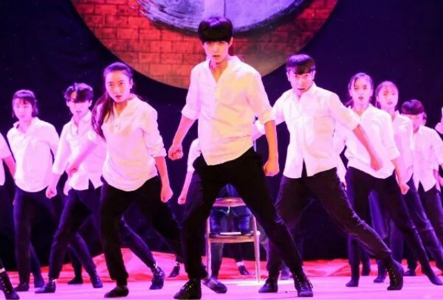 闪光的信院第233期:聚光灯背后的刻苦训练 只为遇见另一个自己