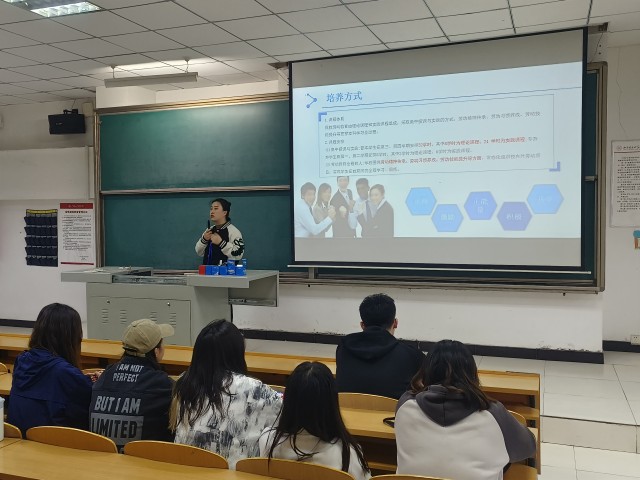 【辅导员说完满】劳动促成长 实践育新人——智能工程学院2021级辅导员说完满活动