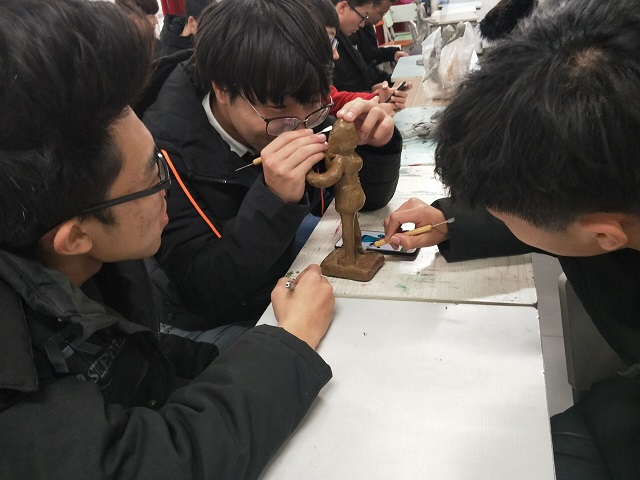 【完满活动】学泥塑 品创作——艺术传媒系动画1601-1602班、环设1606班泥塑比拼活动