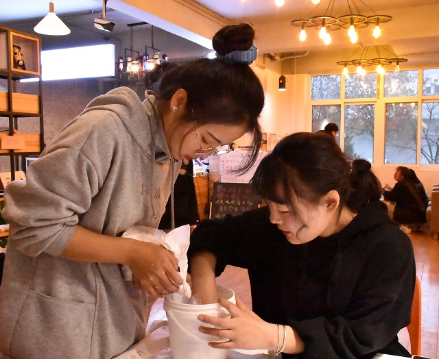 动手动脑 创造奇迹——“智多星”领航工程石膏雕塑体验课第五期